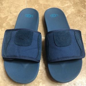 Ugg big kids K beach slide